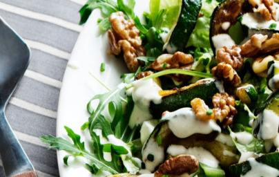 LCHF solata z bučkami in orehi