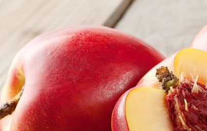 Nektarina (Prunus persica) Nektarina (Prunus persica)