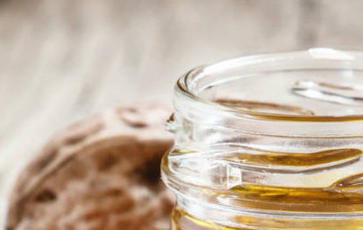 Orehovo olje (Juglans regia)