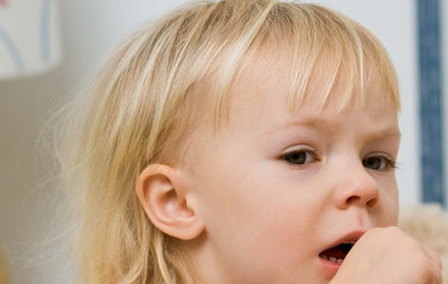 Kako pomagati otroku pri izkašljevanju? Kako pomagati otroku pri izkašljevanju?