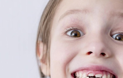 Fluor ima pomembno vlogo v prehrani otrok